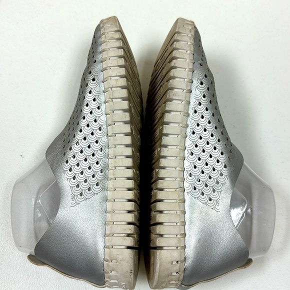 Ilse Jacobsen Tulip Perforated Slip-On
Sneaker Silver Size EU 39 - Picture 7 of 11